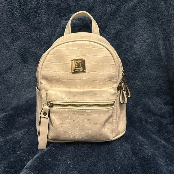 Bags | Munchen N1982 White Backpack | Poshmark display picture 3